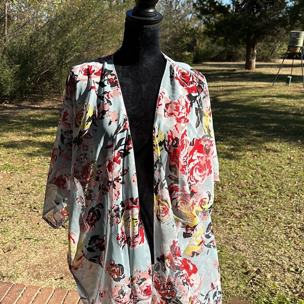 NWT kimono duster jacket sky blue floral 35” long, free size L-XL 60” new topper - Picture 3 of 14
